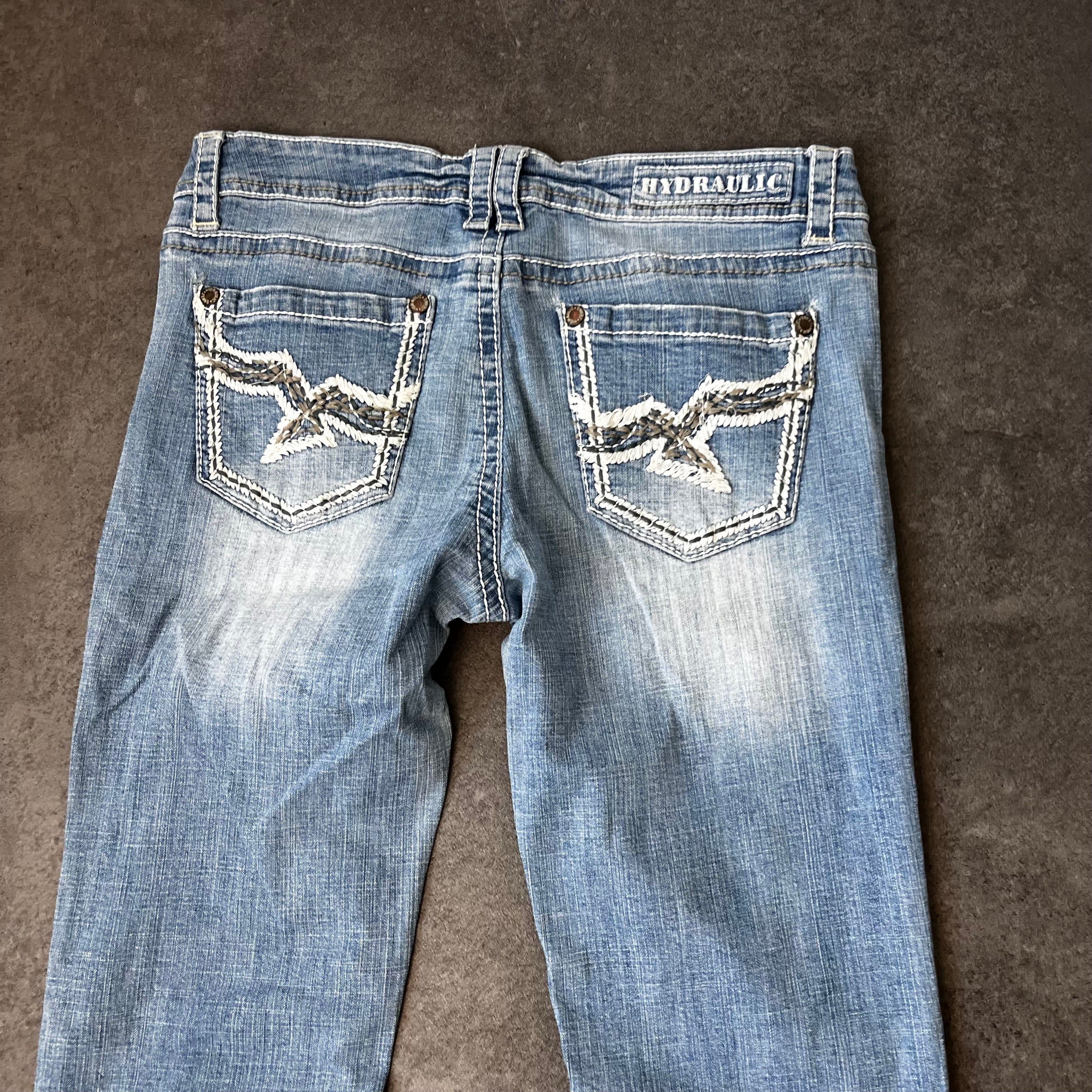 Vintage Y2K Bootcut Jeans Damen Hellblau mit Flügel-Stickerei – L